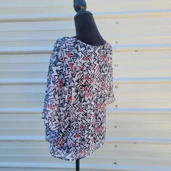 By & By Women's Size L Black Red Sheer Blouse Cold Shoulder Waist Tie 3/4 Sleeve - Picture 8 of 11